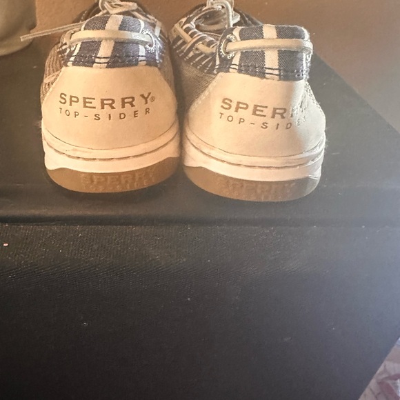 Sperry top sliders wore twice excellent condition. Smoke free home - Picture 3 of 4